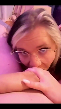 Un pequeño aperitivo nocturno - garganta profunda y facial