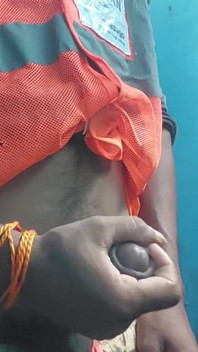 Aku ejakulasi hari ini setelah ngeliat tante tamil di kamar mandi