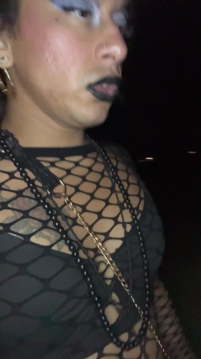 TSJade95: Transsexuală cu pișare pe plimbarea de noapte