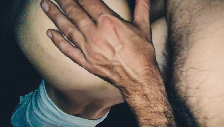 Hotlia: 夫は、妻が交互にアナルでセックスする様子を指摘します。友人のスイング者たち