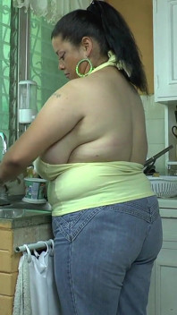 Latina-hausfrau mit massiven titten