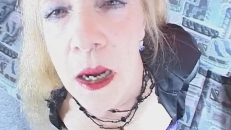 Monde Francais: Französische MILF in latex wurde in ihr gesicht gefickt