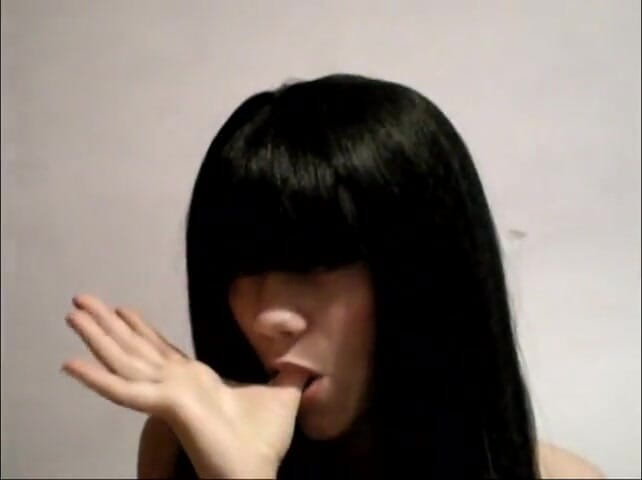 Solo Austria: Lea chewing on food