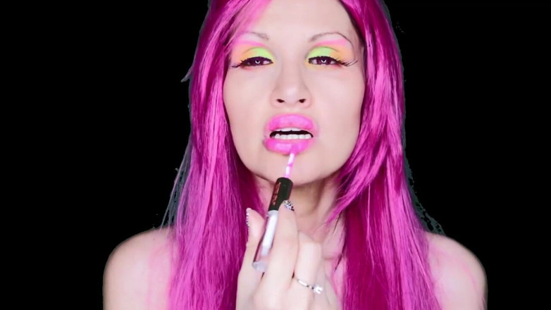 Lady Mesmeratrix Official: Terjebak di dalam lipstikku