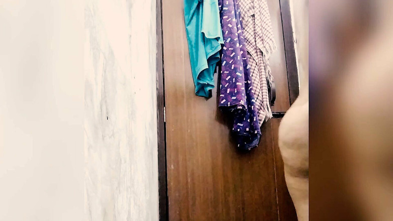 Riyathakur: 德西年轻哥的印地语音频故事