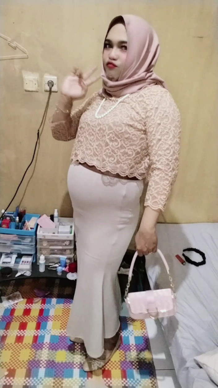 Ivvy Crossdresser: Hijab crossdresser Ivvy se masturba até gozar