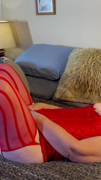Oma in rot: Dildofickende schlampe