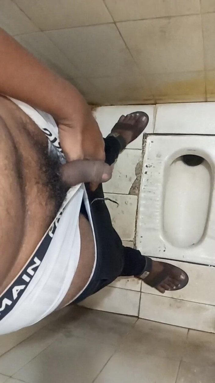 Sweet Indian cock: Indyjski chłopak na zewnątrz masterbate z dużym kutasem