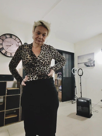 Sofy13: Dia meniduri vagina saya doggy style dan merangkap di pantat...