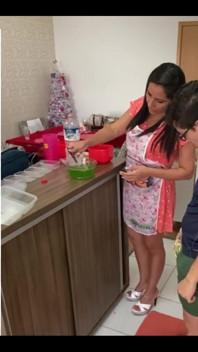 Kiffa là một giáo viên nấu ăn nóng bỏng