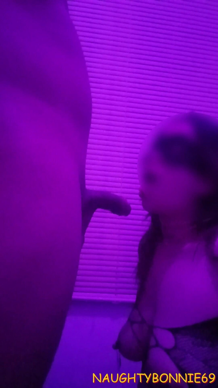 naughty bonnie: Mi tía es una puta, ella me da una mamada