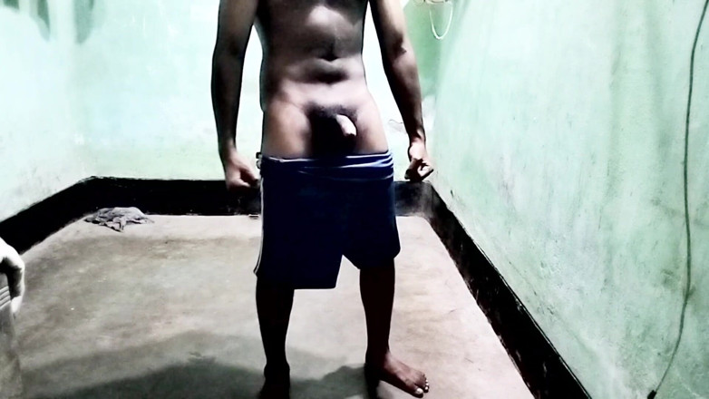 Desi Tits: Азиатский юный мужик мастурбирует член
