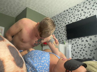 Filthy British Couple: Babasının kızının gözleri bağlı ve dölleniyor
