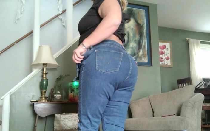 Lily Bay 73: Assworship Tease for My Naughty Boys