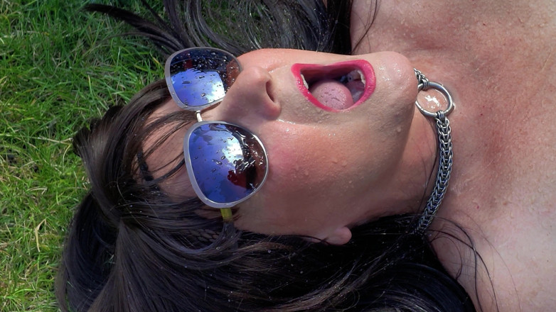ithastopeefun: Close-up Mouth Filled with Piss - Ithastopeefun