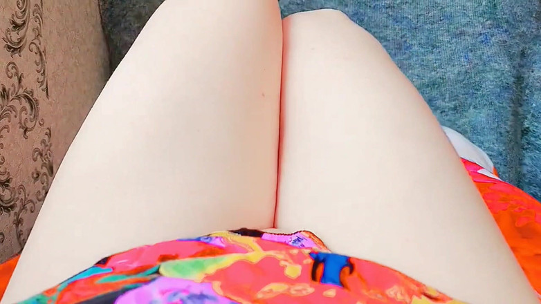 Kitty_Cross: Shemale vui tươi khoe vòng tay mắt cá chân trong...