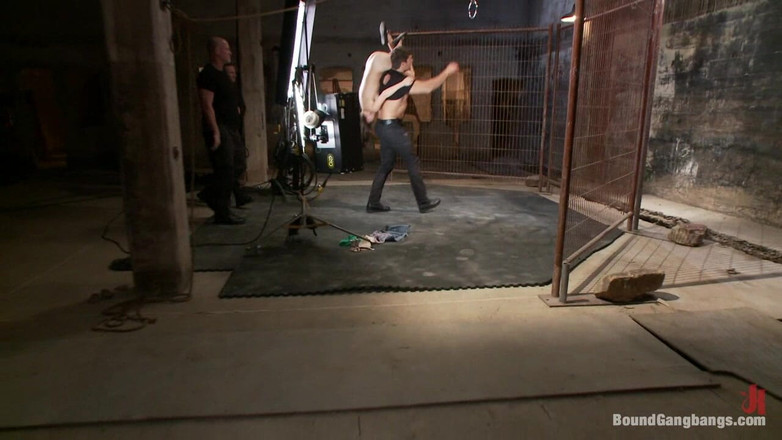 Bound Gang Bangs by Kink: Remy Lacroix का पहला पोर्न शूट!!! पहली सामूहिक चुदाई!!!!! पहला दोहरा प्रवेश!!!! पहला बंधन अनुभव!!!
