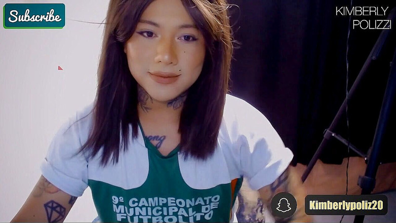 Kimberly Polizzi: Transeksis cantik melancap zakar besarnya dan memancut mani