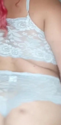 Ctanguarra穿着性感内衣跳舞