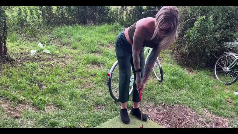 English Psycho: Heißes blondes transmädchen lily adick wird im wald von englischer...