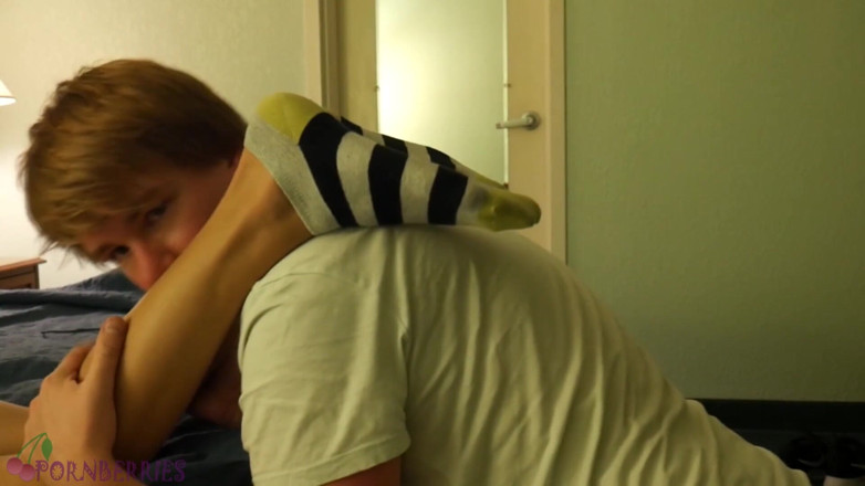 Ethan Alex: Footjob dan pemujaan kaki di hotel malam hari