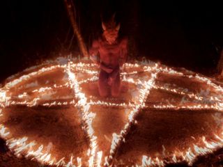 Arthur Eden aka Webcam God: Ring of fire - The ritual (4K)