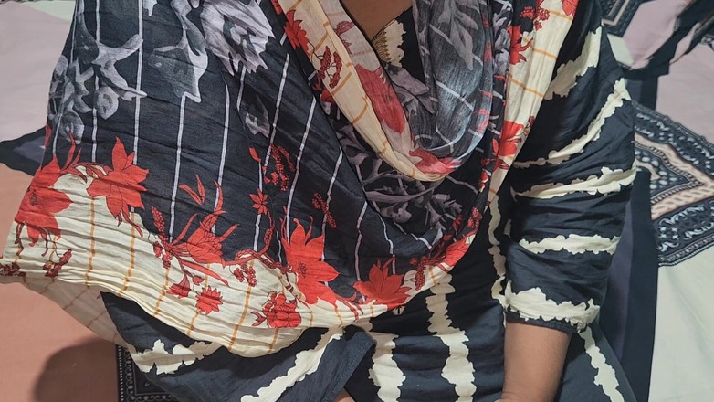 Akhi moni: Onu dışarıdan odaya getirdim ve siktim.