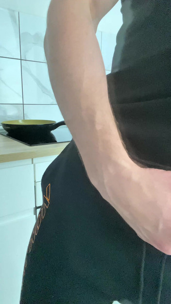 1TeddyBear1: Masturbasi setelah makan siang