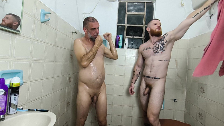 carmonaoficial: Das Bad mit Papa nehmen