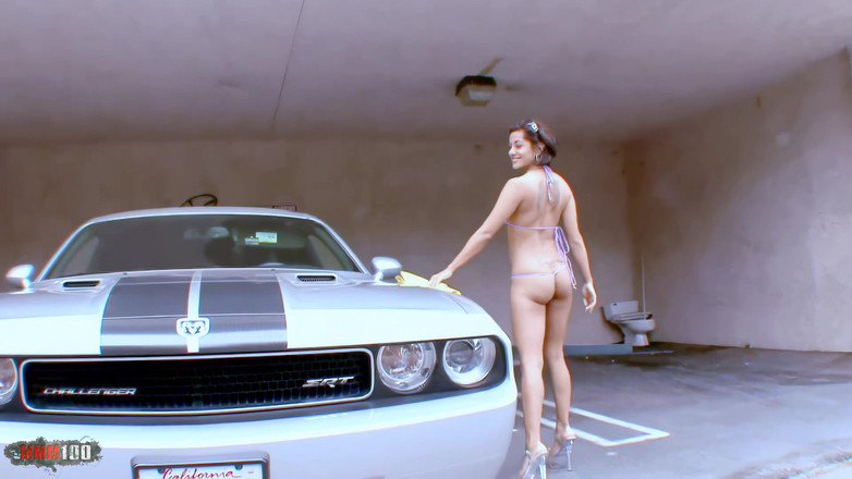 Porn-World: Vanessa Leon: Vanessa Leons sizzling striptease und Hardcore-Action auf Luxury...