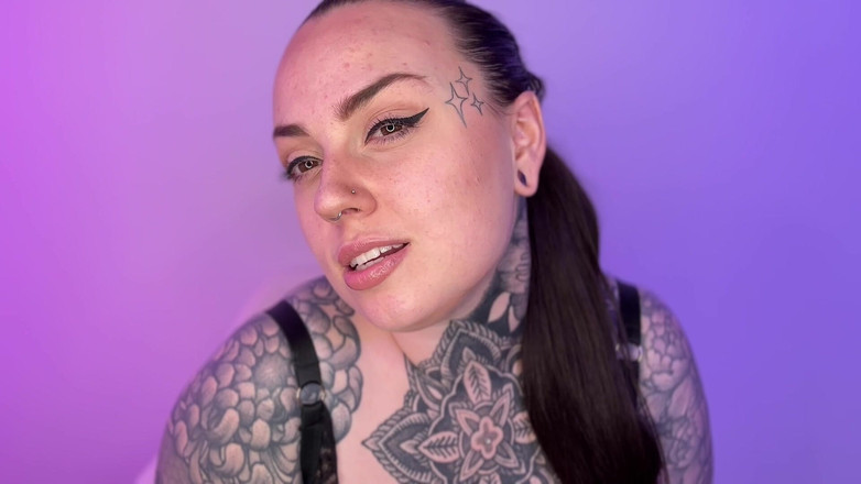 Miss Valentina: 乳房崇拝と操作