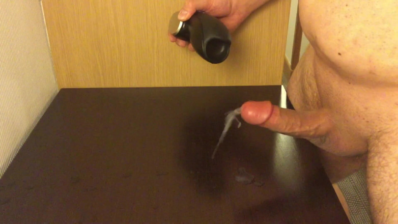 Anon0113: Triple cumshot di kamar hotelku pakai vibrator glans pabrik yang...