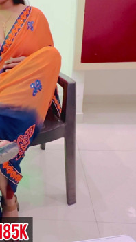 Seorang wanita menderita tanpa suaminya menghisap kepanasan badannya melalui panggilan video