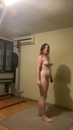 Elena917: Fare esercizi - tutti i giorni nuda a casa