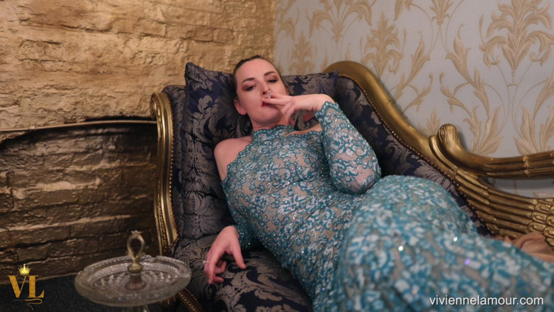 Vivienne l'Amour: Vivienne L'amour - Smoke and Stroke with Goddess 1080p Full HD