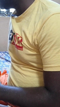bhaartiy vivaahit patni naabhi ko grihini ke saath sauda karne ke lie dikhaati hai