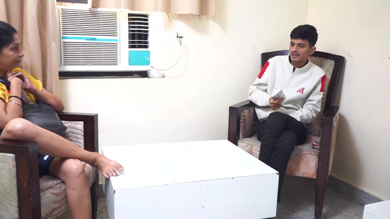 Indian porno creator: Viejo y joven indio con chico universitario