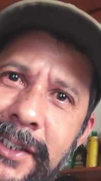 Melekat sangat rapat