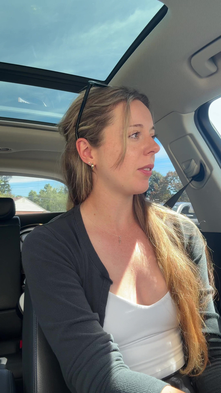 Nadia Foxx: Settembre Starbucks Drive thru con un orgasmo lussureggiante!