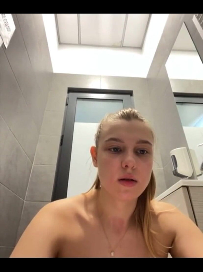 JuiceLussie: Masturbating in the Fitting Room