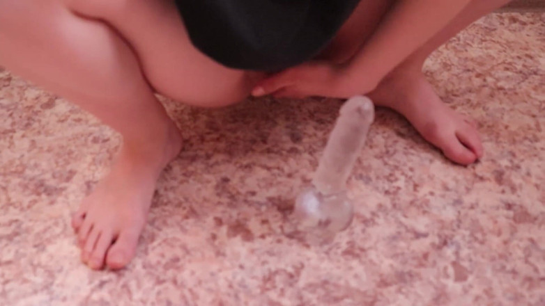 LolaHips: main dildo ki savaari karti hoon aur mujhe mere andar...