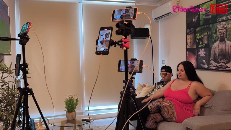 Riderqueen: Stiefmoeder verleid door gewaagde stiefzoon, video voor fans