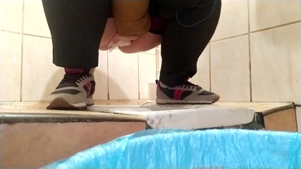 Elena: Splendide donne MILF piscia e si tocca la figa in...