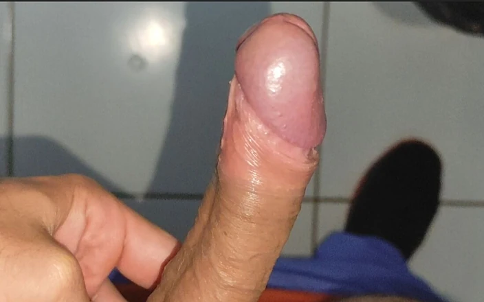 Straight Daddy Club: Large Deformed Cock with Lumpy Glans.