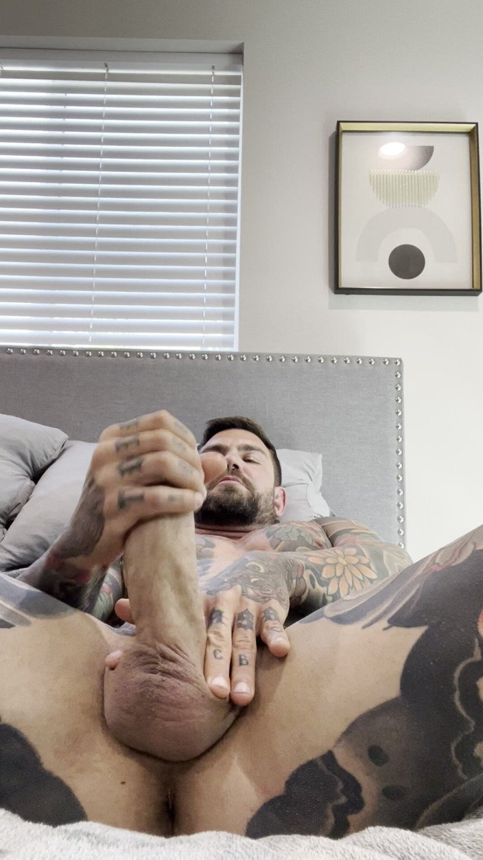 Juan Lucho Gay: Handsome Spaniard Gets Disturbed