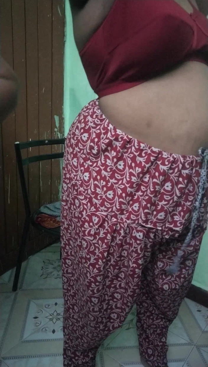 Tamil lesbian: Trzy ciocia gorąca sukienka ubrana w mojej sypialni