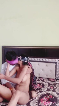 Desi-mädchen Aaj ghodi banke Chudi Aur apne möpse und Chut me finger dalwayi