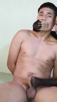 Punheta com punheta com final feliz para o cara cativo