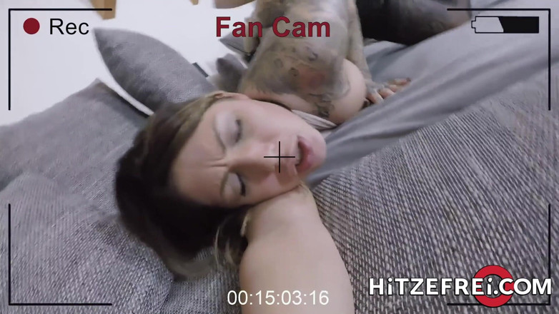 Hitzefrei: Juguete anal con Jolee Love y Mia Blow