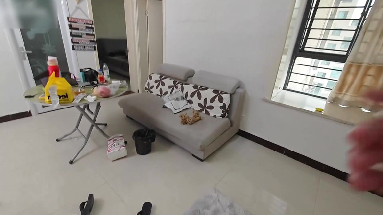 Asian bondage: ผูกแฟนสาวที่ใส่วิกไว้กับผนังแล้วจั๊กจี้เธอ
